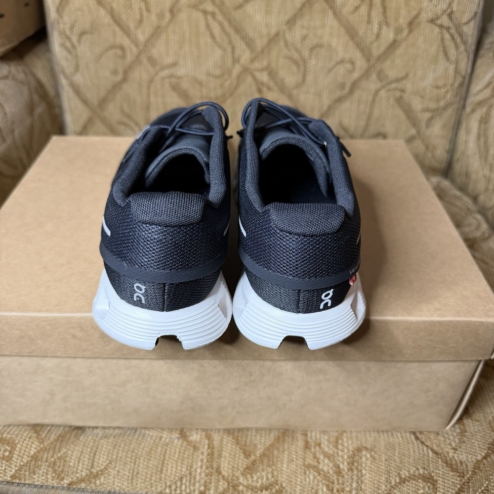 On Cloud 5 Women's Running Shoes Black White Size 8.5 Excellent! - Picture 6 of 9